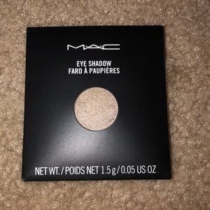 Never used Mac eyeshadow and brush bundle